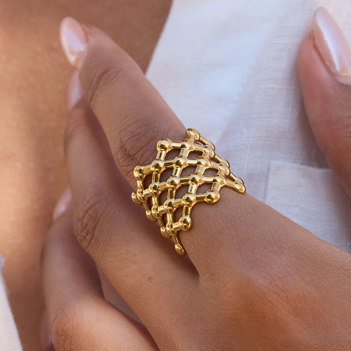Royal Lattice Ring