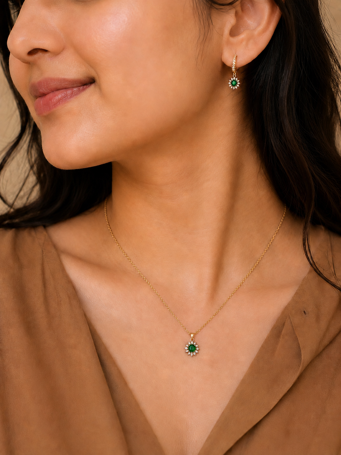 Emerald aura charm set