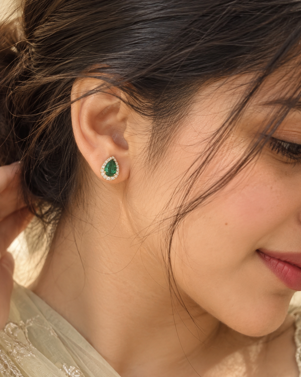 SUNLIT EMERALD DROP EARRING