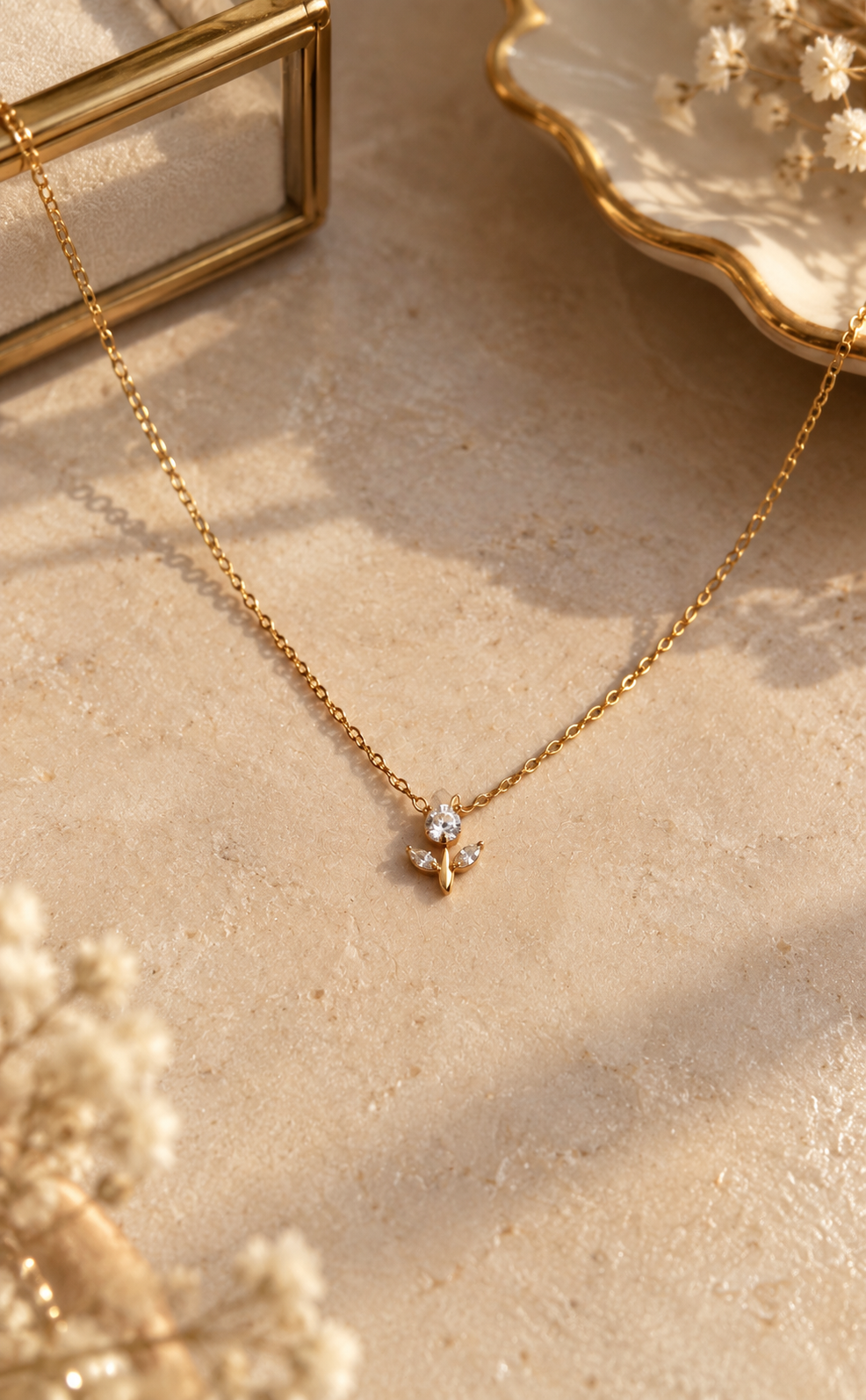 WHITE TULIP NECKLACE