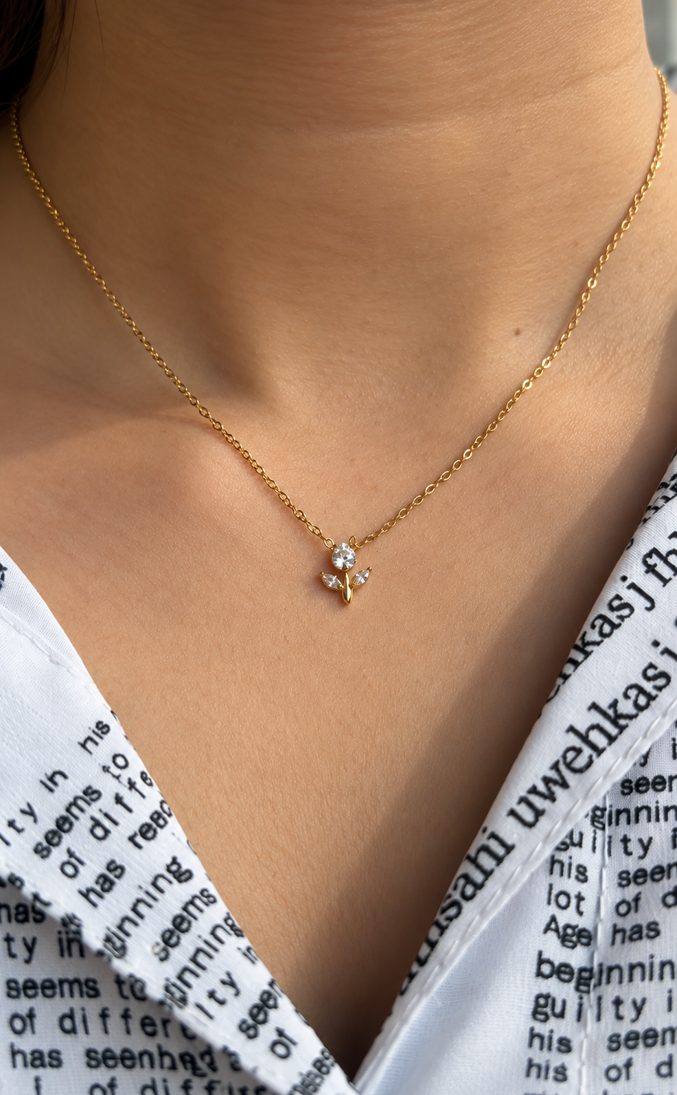 WHITE TULIP NECKLACE