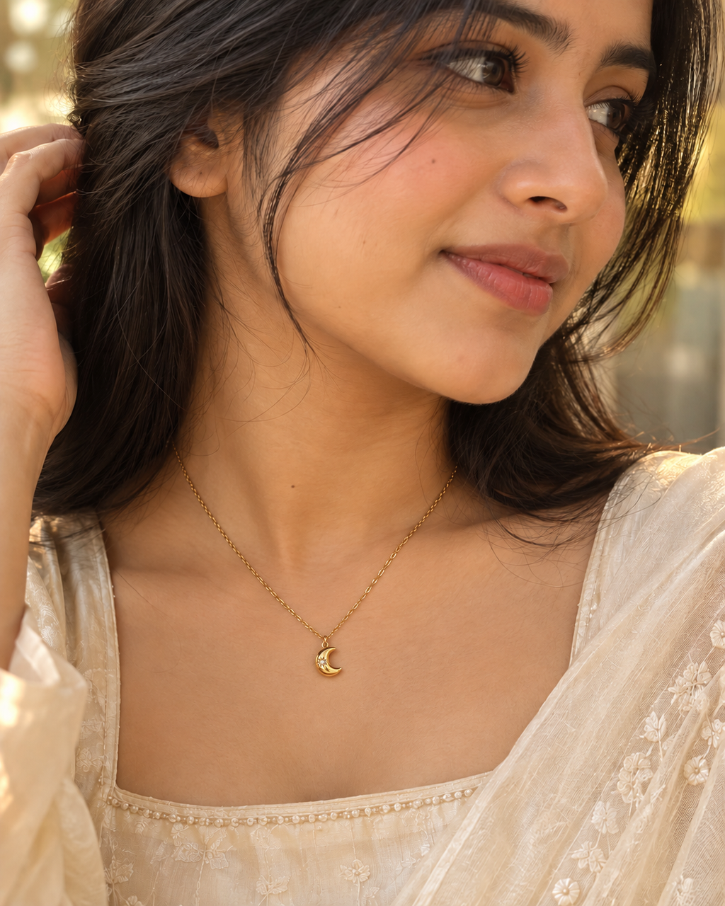 MOONLIT NECKLACE