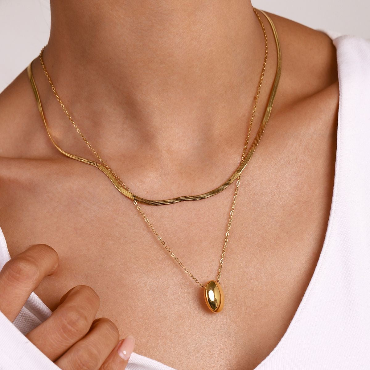 LUNA GOLD NECKLACE