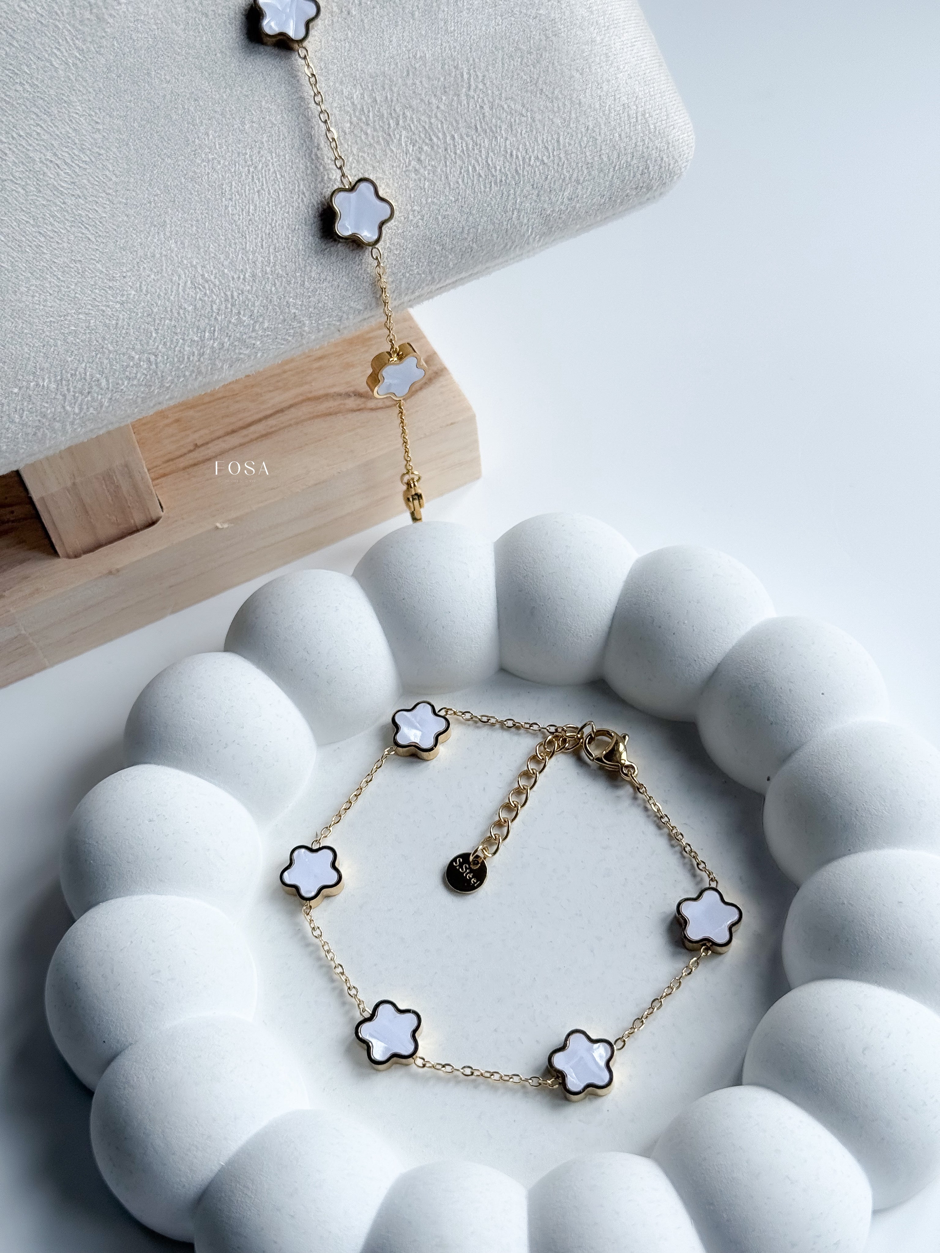 WHITE CHARM