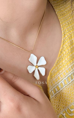 WHITE DAISY