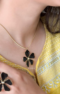 BLACK DAISY