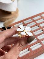 WHITE DAISY