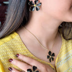BLACK DAISY