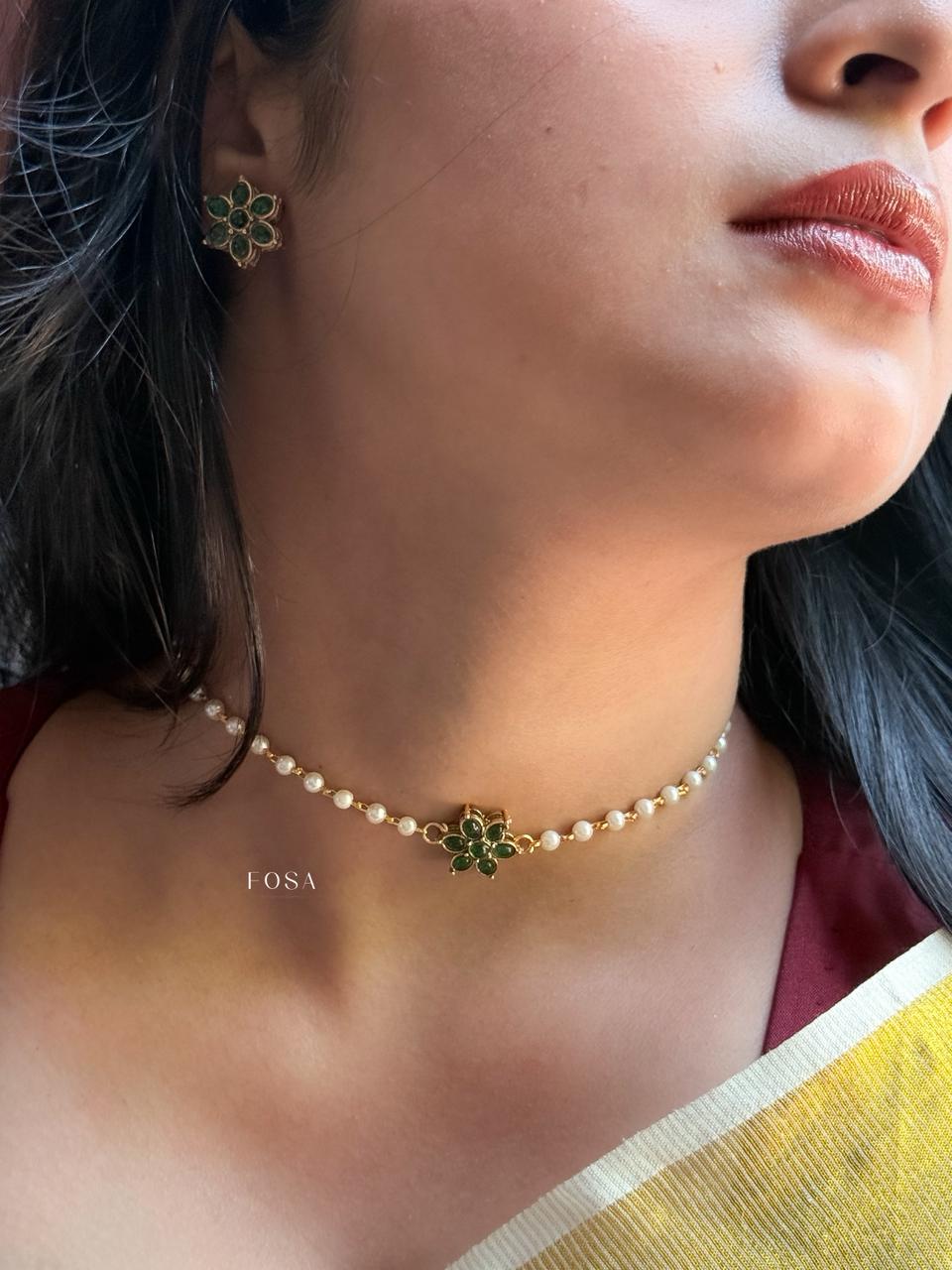 EMERALD FLORAL CHARM