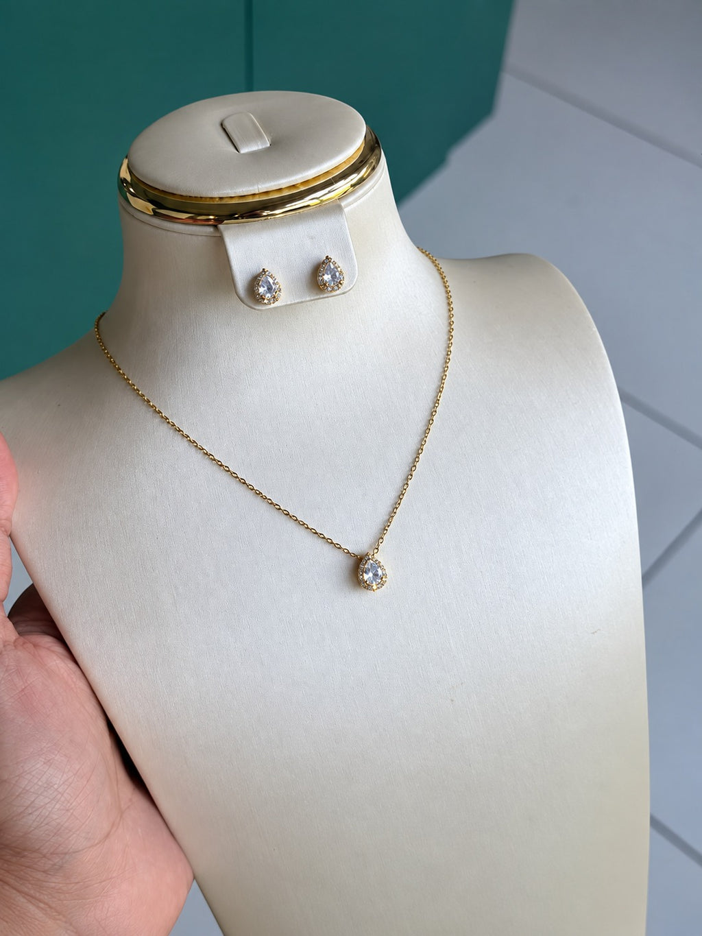 SUNLIT WHITE DROP SET