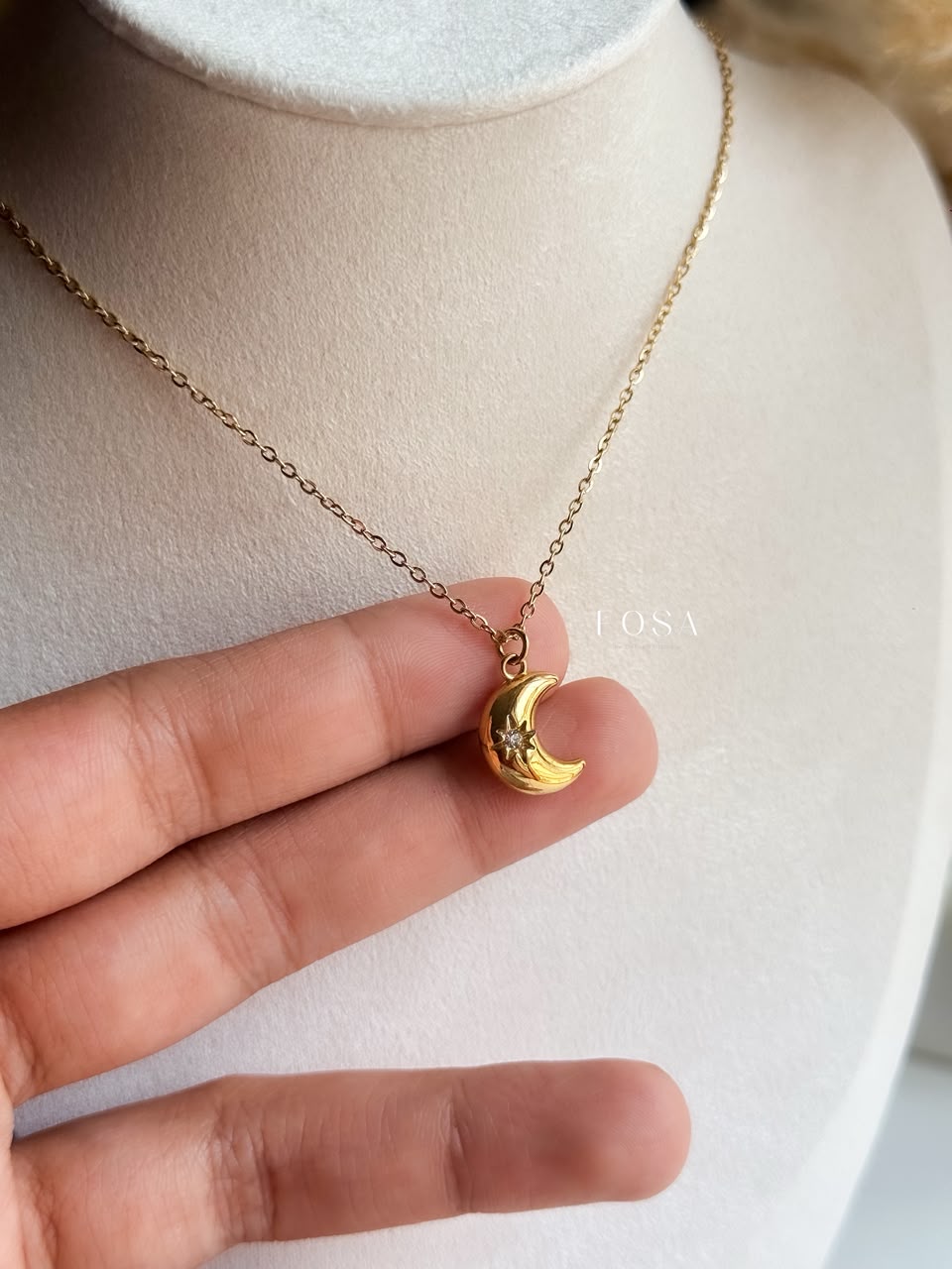 MOONLIT NECKLACE