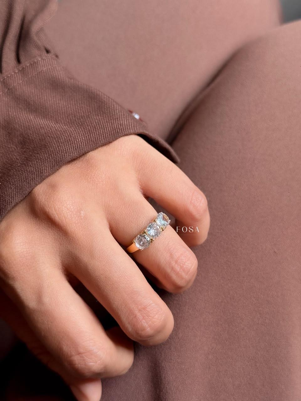 TRIPLE STONE RING