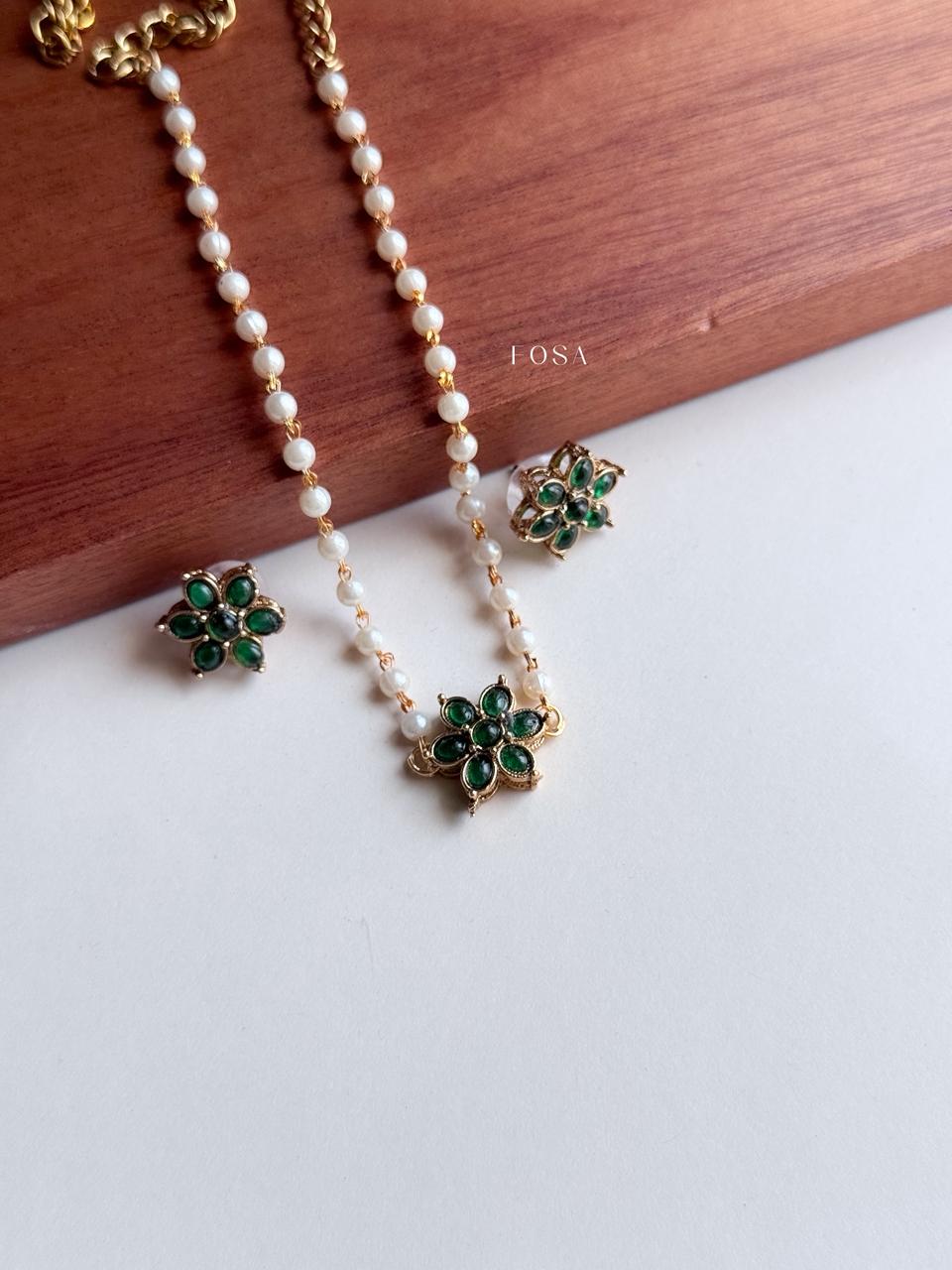 EMERALD FLORAL CHARM