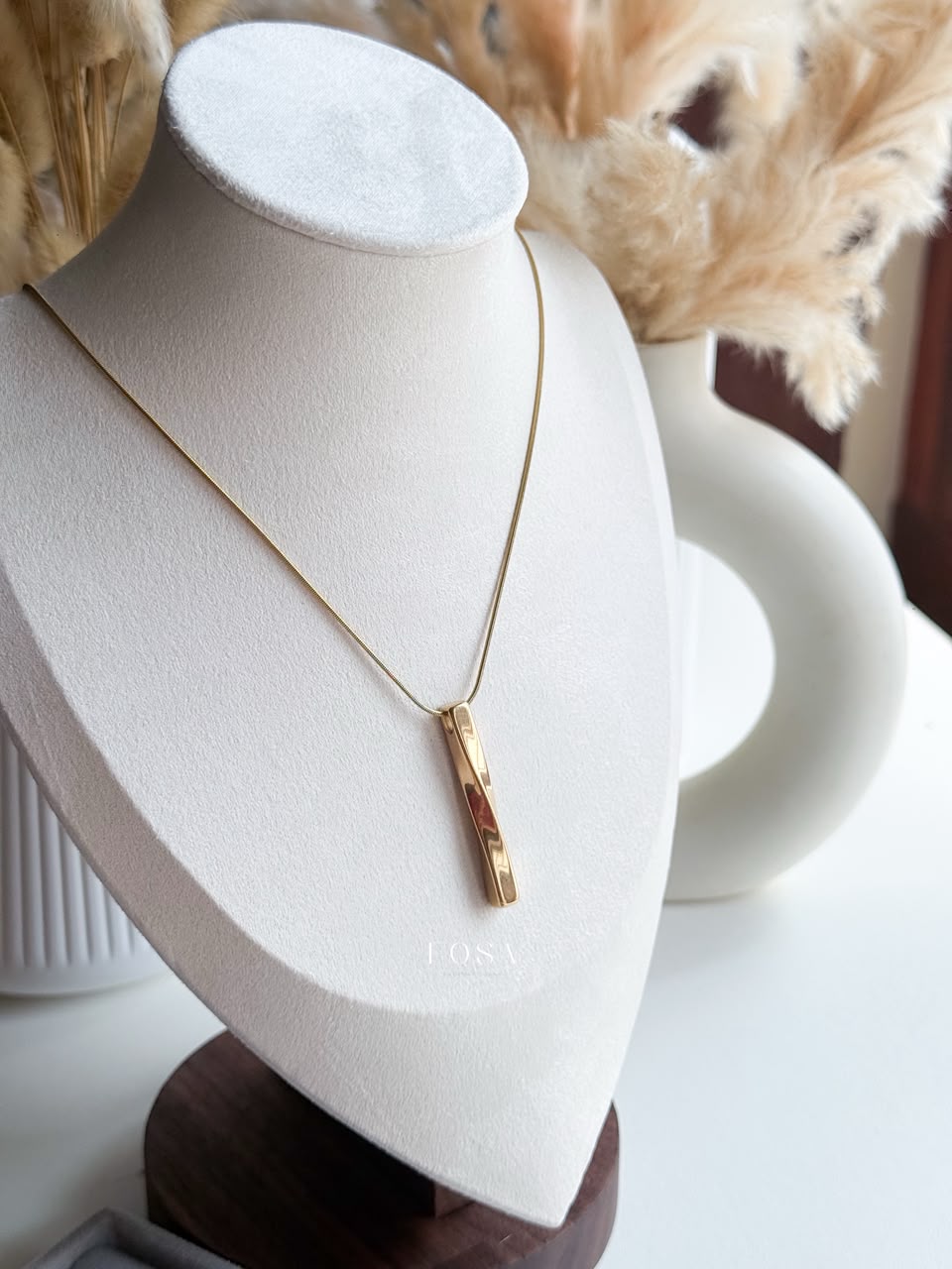 BOLD STICK NECKLACE