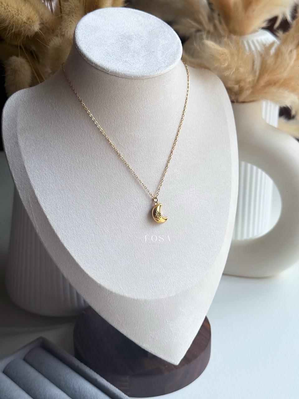 MOONLIT NECKLACE