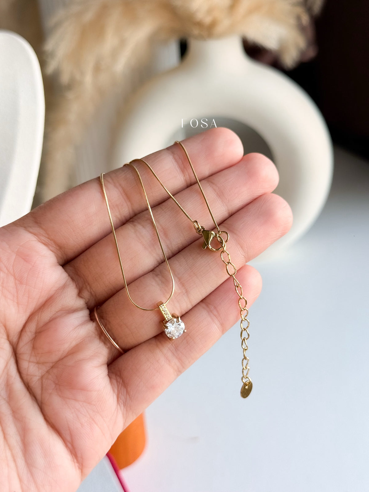 CRYSTAL LINE NECKLACE