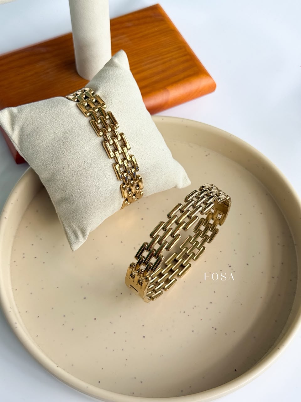 Regal link bangle