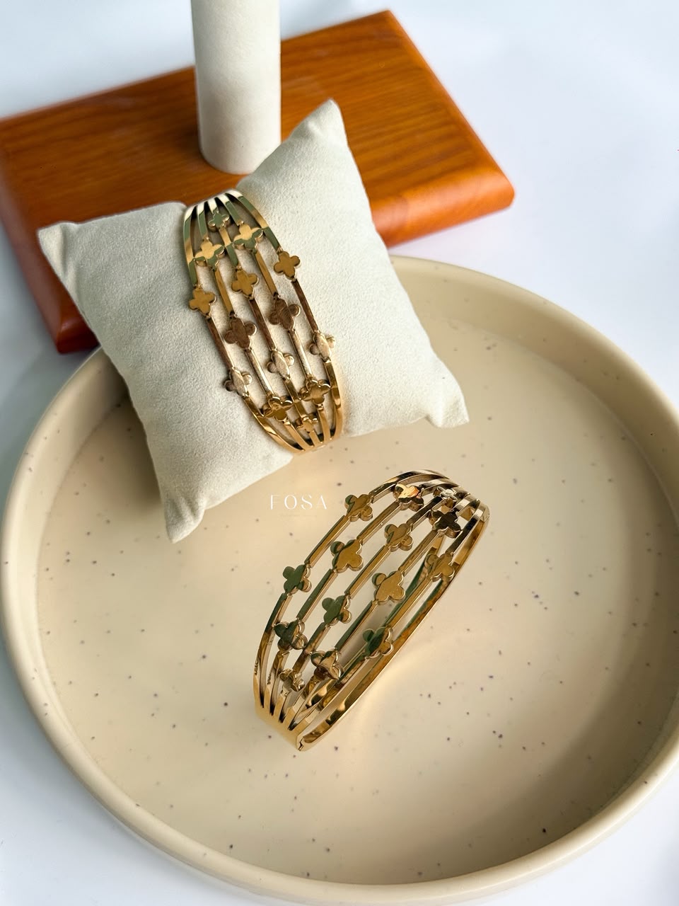 Roman cuff